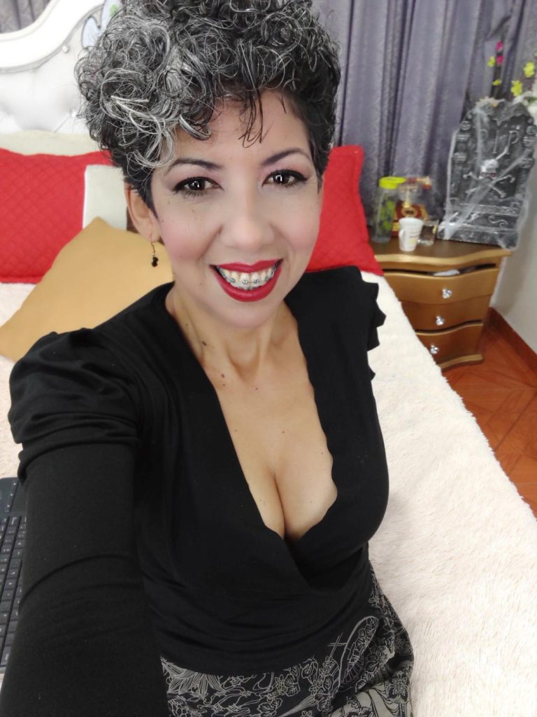 JuliaNewell experienced mature lady that loves to show everything - Sex Cam  Magazine