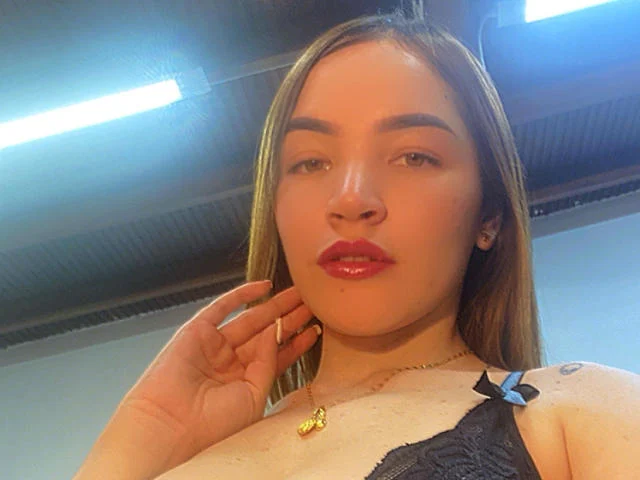 victorialawrence looking all dolled up