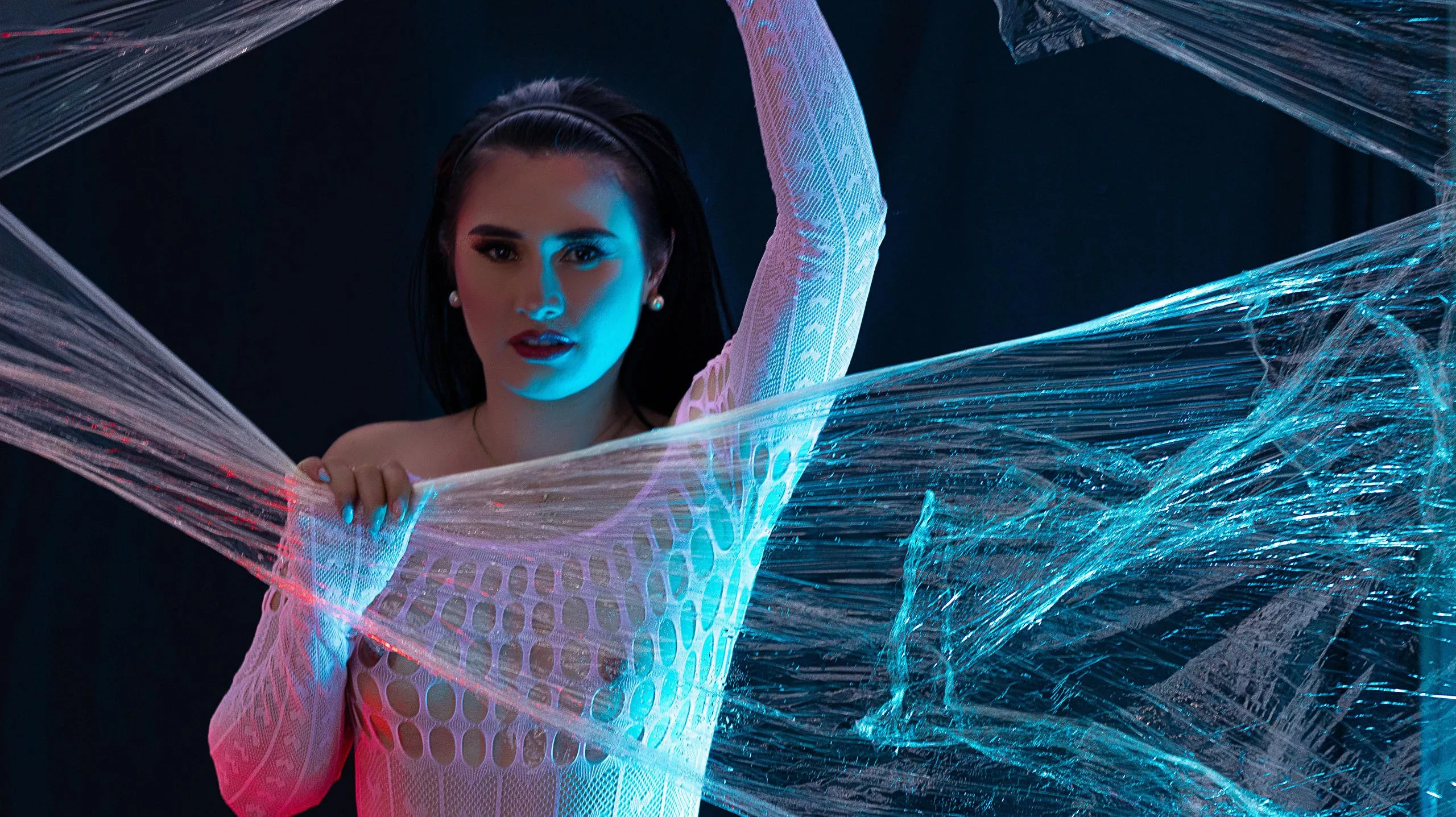 francheskapierce looking through the clear plastic for an artistic pic