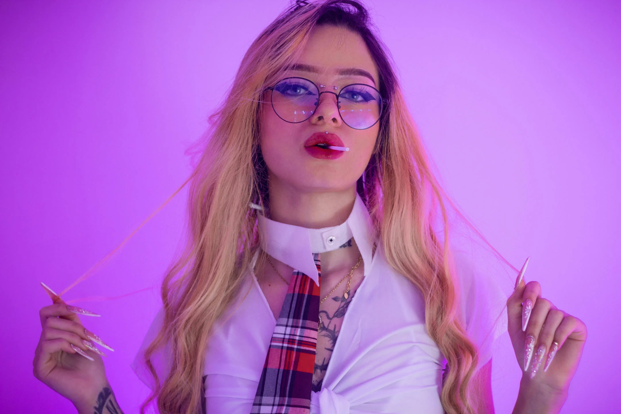 MiaValentine suck on a lollipop pulling her bleached hair