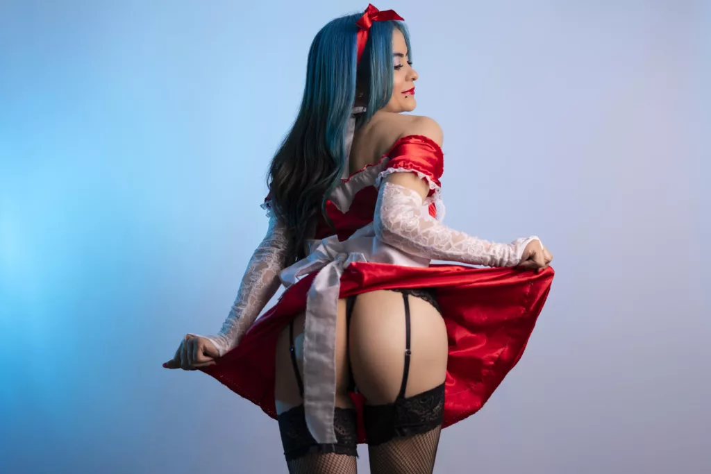 CandiceValo lifts her skirt up and expose her round little ass in her little red riding hood outfit