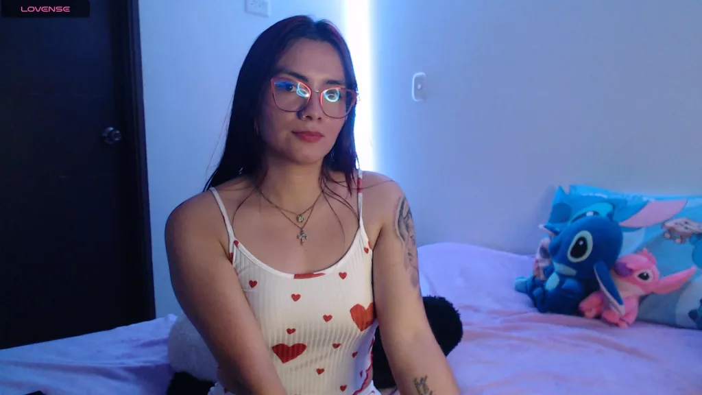 EimmyHoskX wears a cute heart bra as she looks at the camera in her room