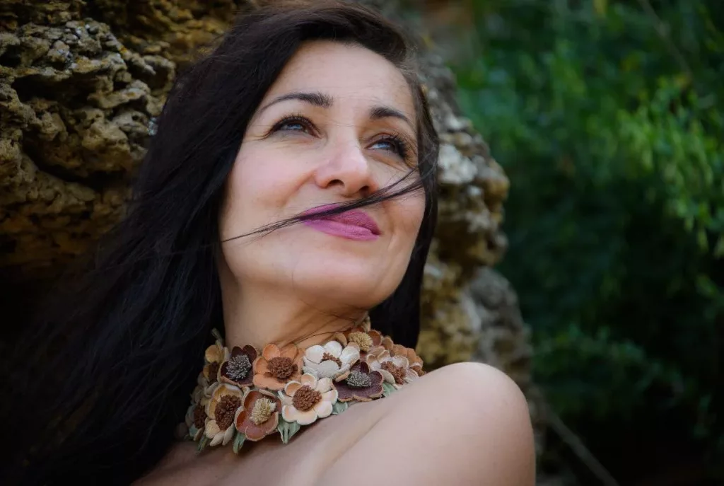 GinaONeon looking out to live cam to cam chat