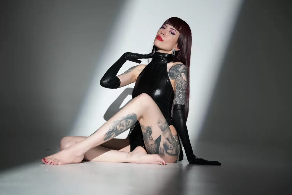 skinny kinky