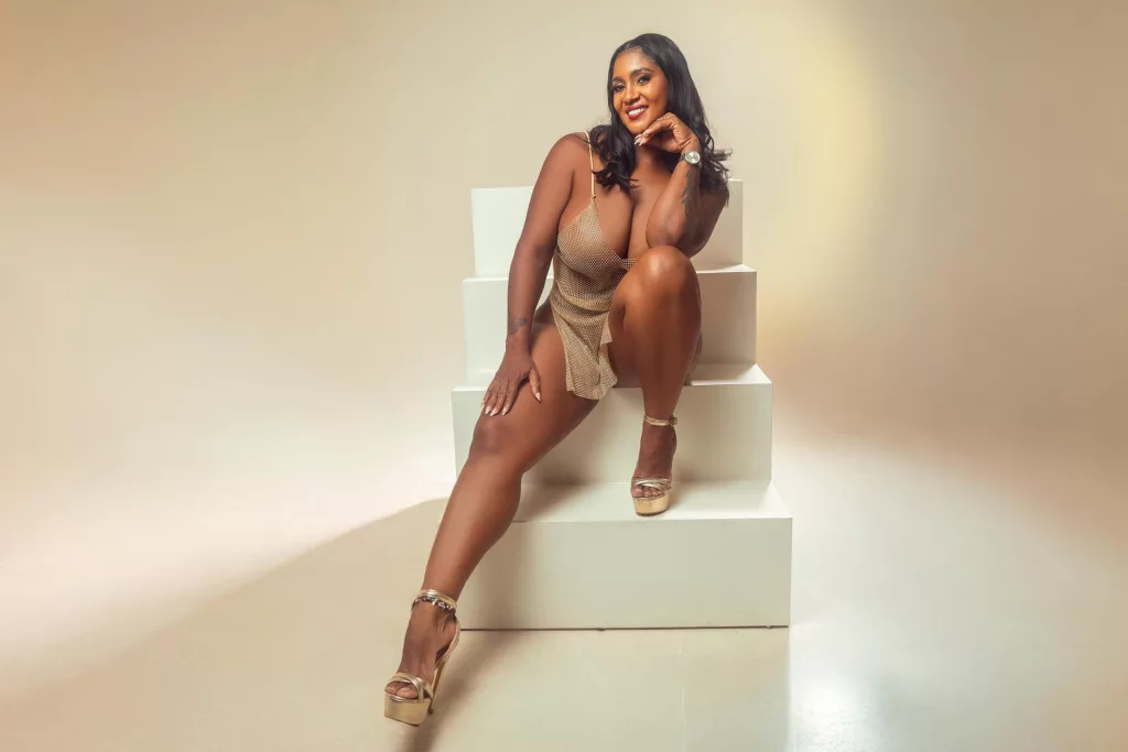 ebony cougar sex cams