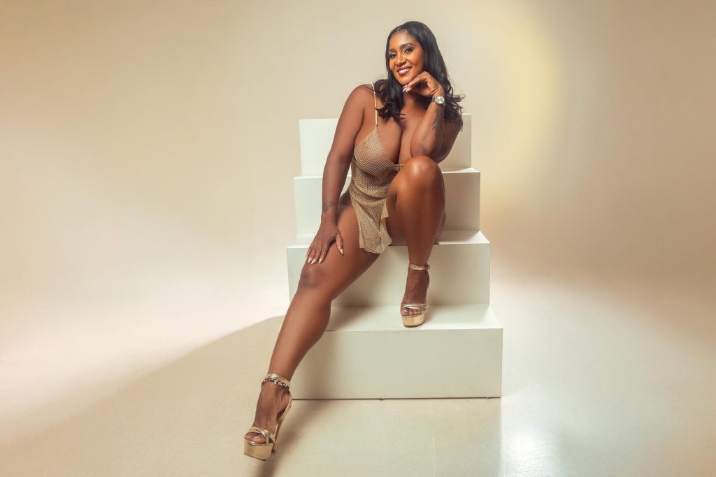 ebony cougar sex cams