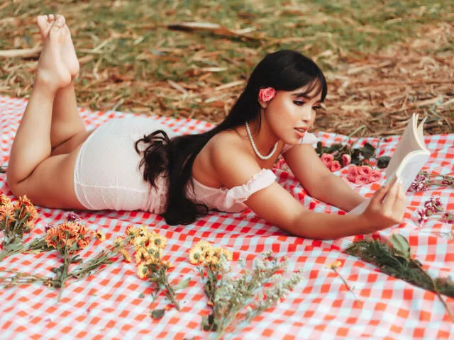 HolyRussell read on how to get a paypig while enjoying a picnic