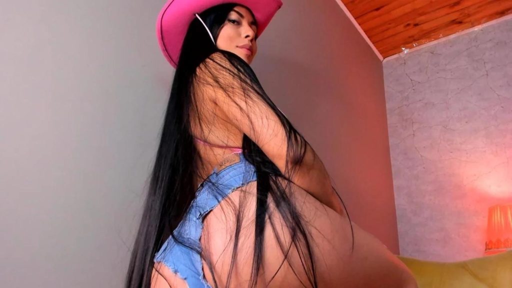 young milf shows cos plays to show range and talent as a live cam model