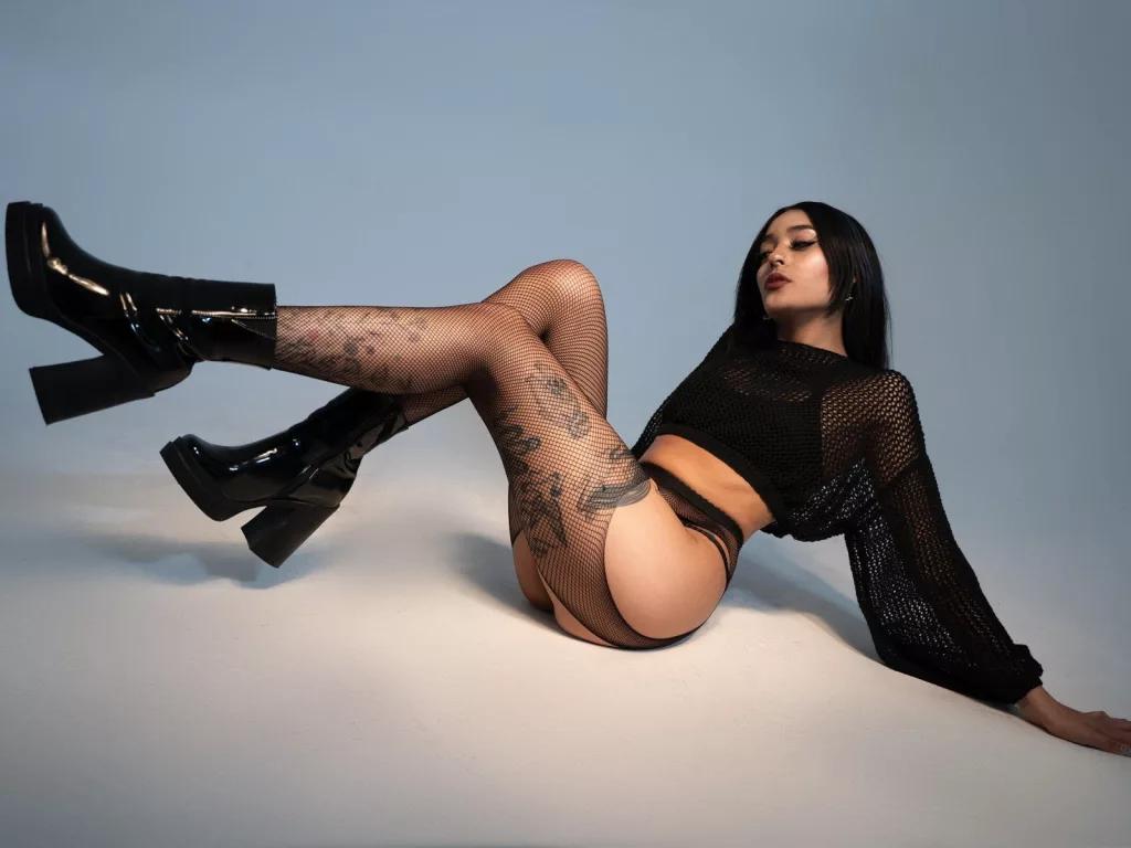  threesome sex position in in her boots
