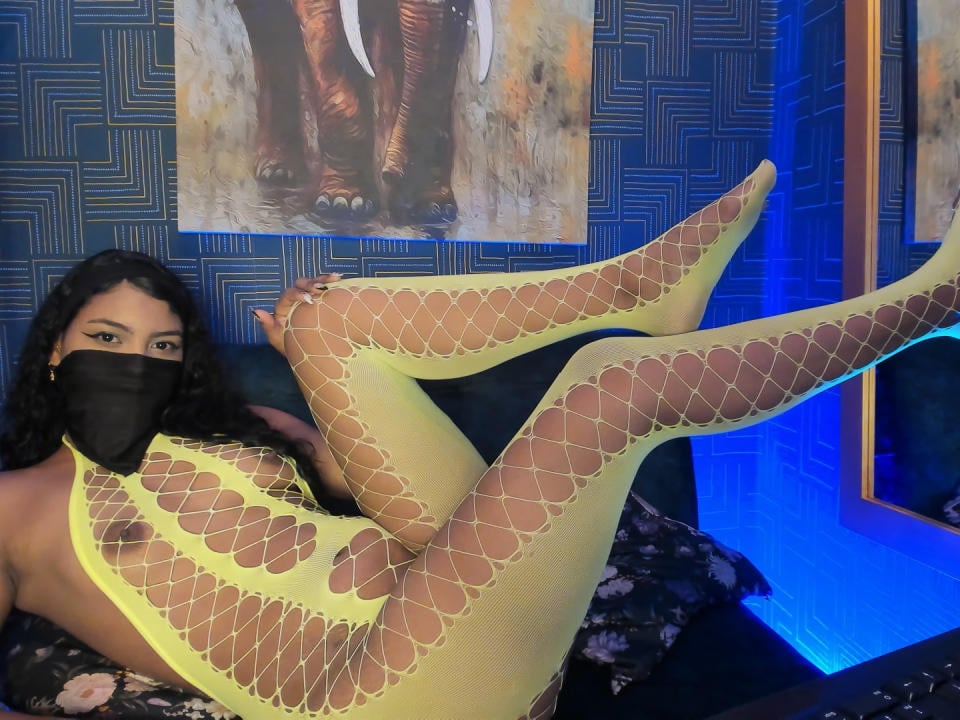 LalilaBrunette in yellow fishnet stockings pose Arabian belly dancer outfit​