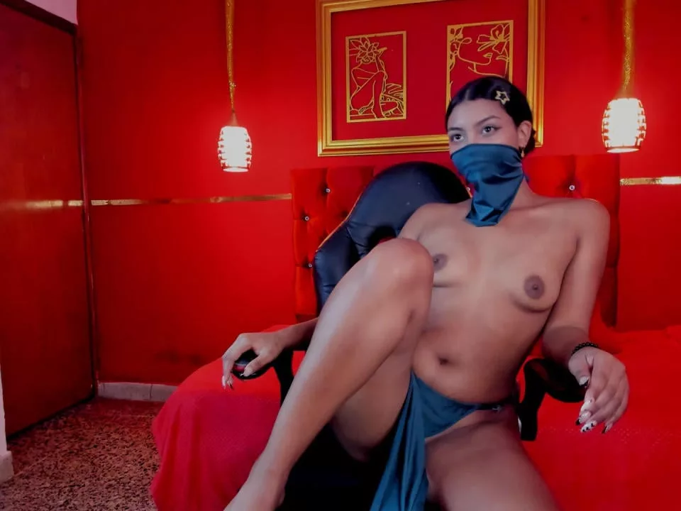 LalilaBrunette topless with blue cloth pose