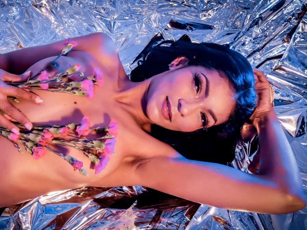 HannaPretty in pink flower necklace, silver foil, blue lighting