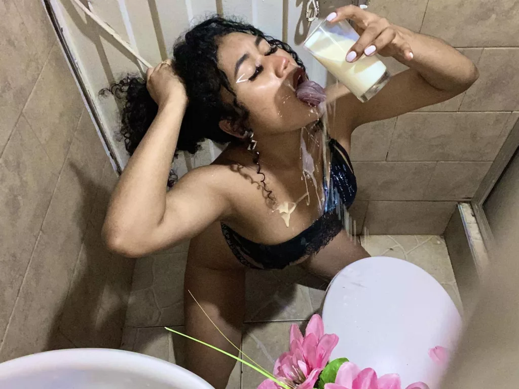 SophieSonyas takes that milk all over her face