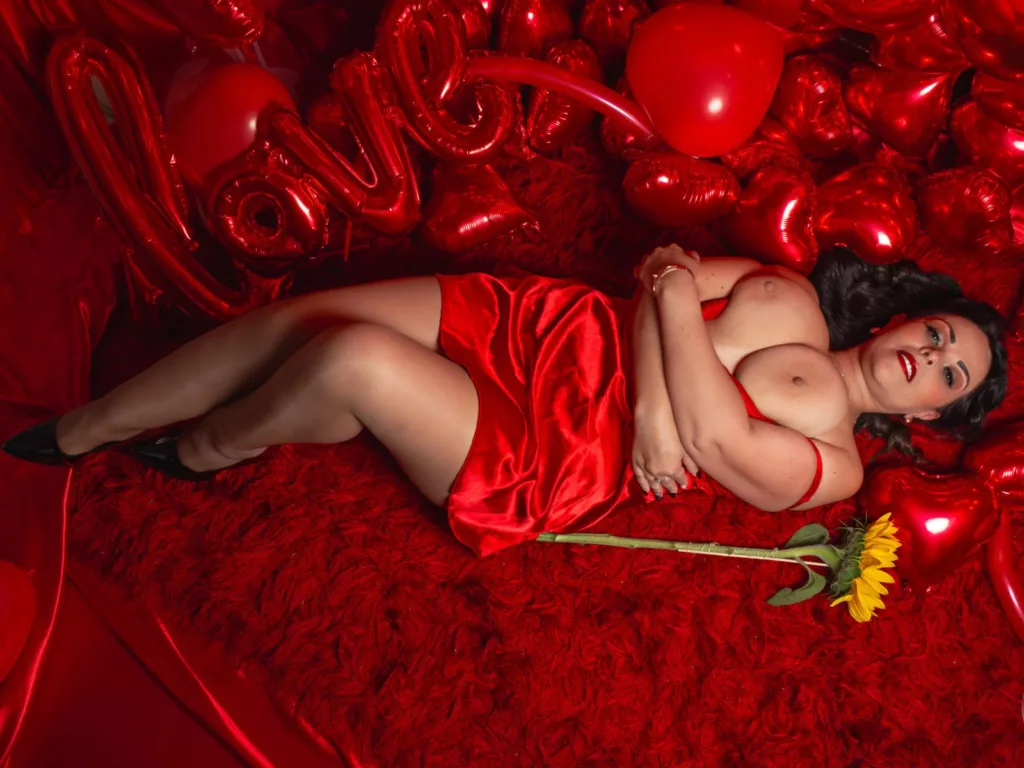 MelissaLeen in red satin, balloons, perfect milf pics, romantic and sultry.