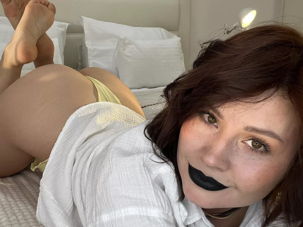 Emo goth girl MedeaAllure, white shirt, yellow panties, bare buttocks, sunny tease.