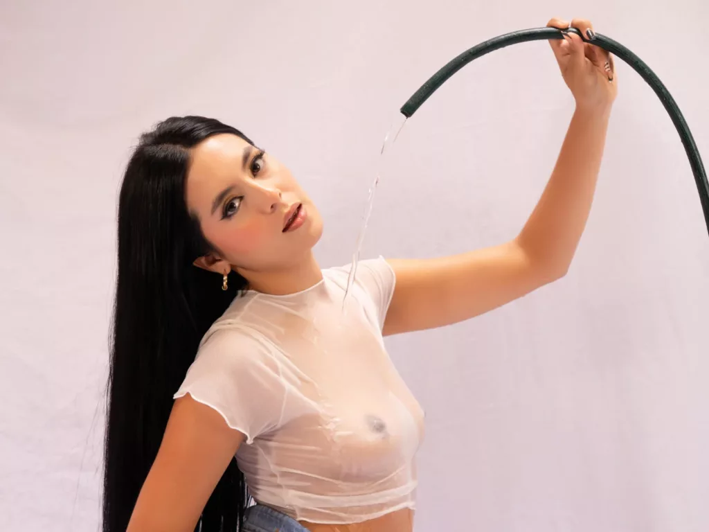 eimmypark in wet white tee, black hose, nipples visible, bouncing spoon position allure.