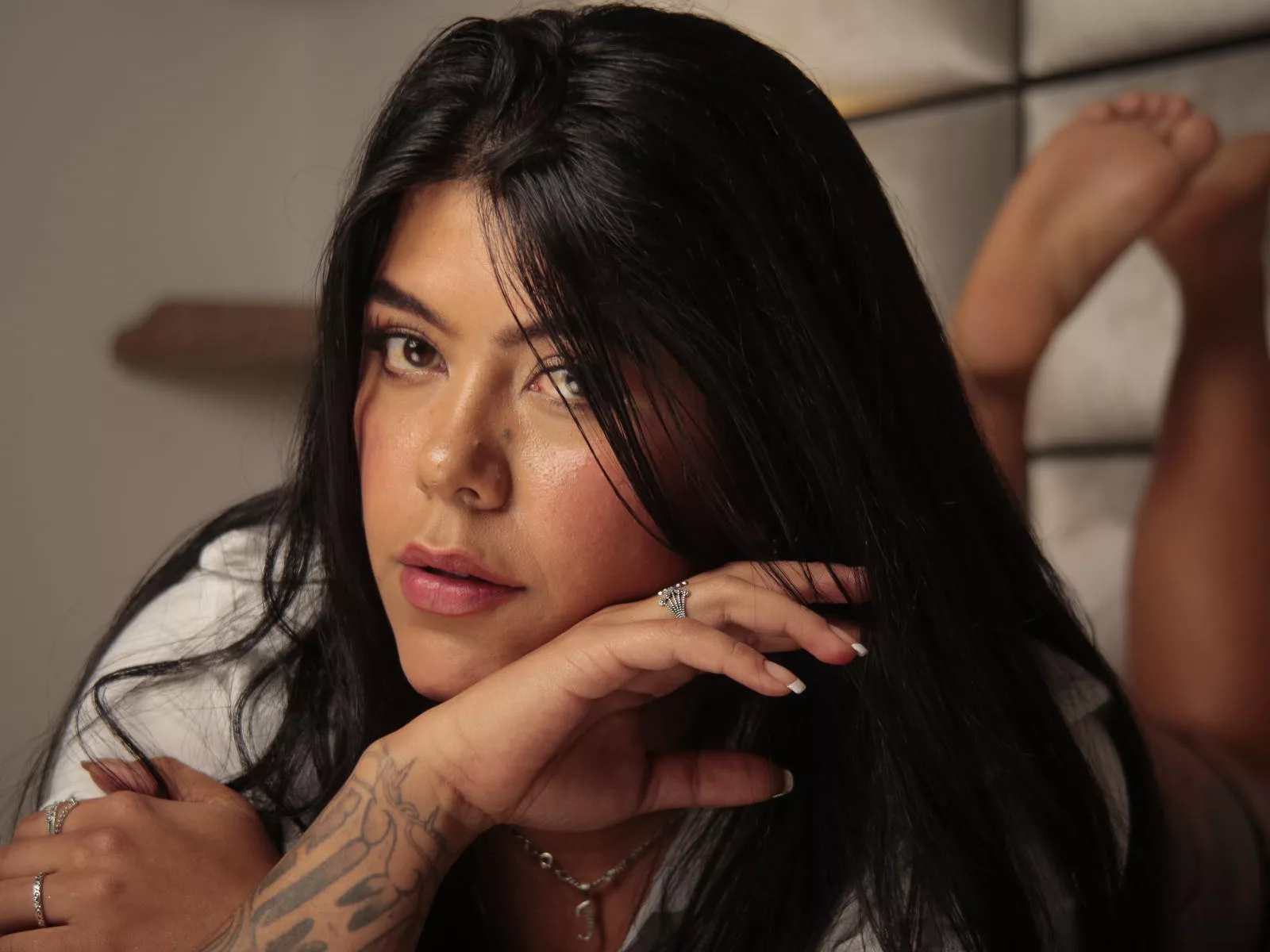 CatalinaReiyna: feet fetish, tattooed arm, intense gaze, rings and necklace