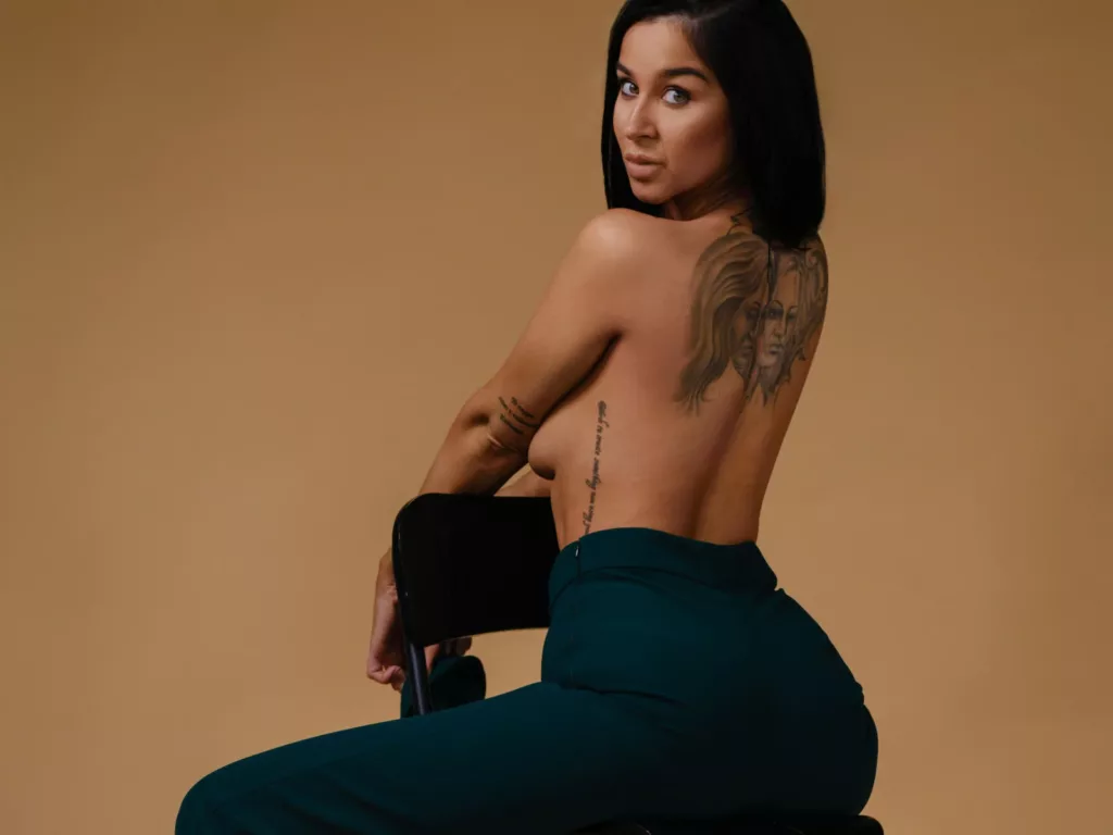 Sultry back view of FrancescaDante; alluring slim milf pics showing off her tattoos.